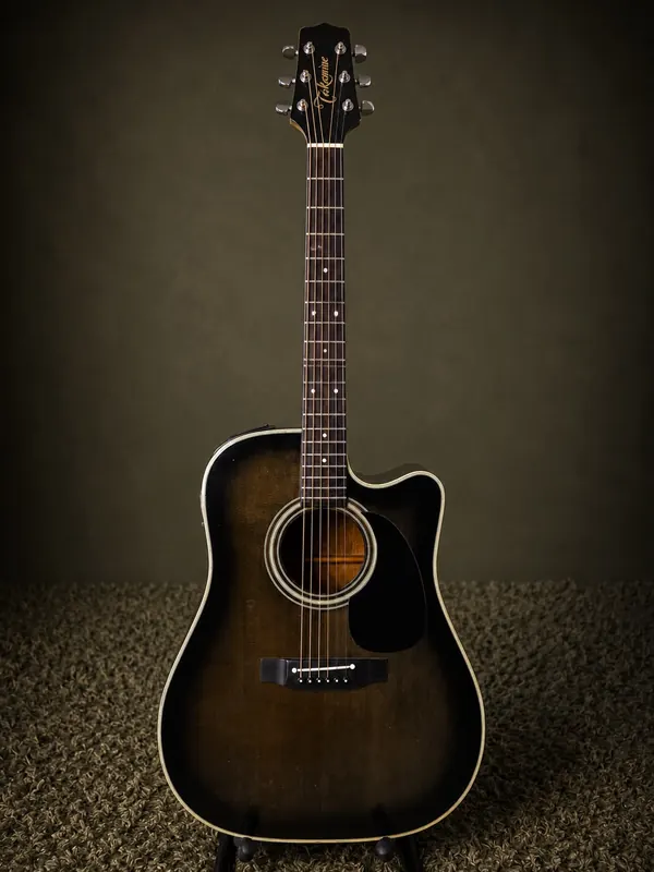 Takamine EG340SC — dreadnought cutaway, preto tabaco